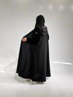 شاكيرا مع أكمام مخمل