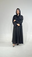 عباية كتان مع أكمام كتان مطرزة أسود