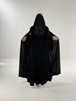 مخمل مع قيطان اخضر