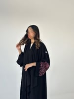 عباية ملكي مع ملكي مطرز وردي