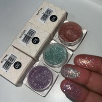 قليتر هارتس لامع للعين منثور -3g