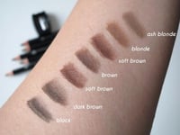 قلم حواجب ديور خشبي مع براية