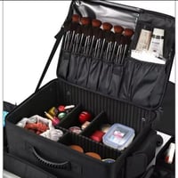 شنطة مكياج مقسمة وسيعة بعجلات