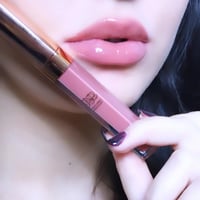 ملمع شفاه من نورة بو عوض - سويت ليدي