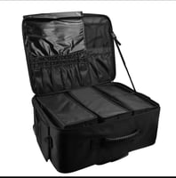 شنطة مكياج مقسمة وسيعة بعجلات