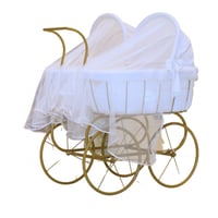 سرير بعجلات وناموسية ومخاد توام