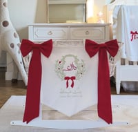 بانر مع فيونكات شامل التطريز