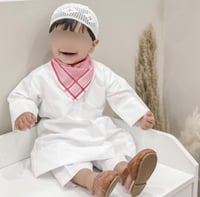 وشاح الشماغ يعتبر سكارف يوضع حول الرقبه