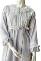 روب أستقبال مزين بالؤلؤ- لون رمادي