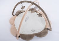 إلفي بيبي بلايمات مع اللعب