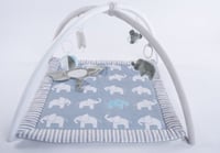 إلفي بيبي بلايمات مع اللعب