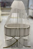 سرير مع قاعدة هزاز- ومرتبة- ومخدة- وناموسية