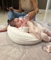 مخدة رضاعة (2 في1) للرضاعة + بطانية --لون بيج