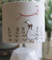 أبجورة مع تطريز أسم ورسمة