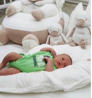 مخدة رضاعة (2 في1) للرضاعة + بطانية --لون بيج