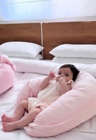 مخدة رضاعة (2 في1) للرضاعة + بطانية- زهري