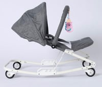 كرسي هزاز قماشي للرضع مع العاب معلقة وعجلات دوارة