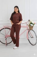 ترنج طبي صيفي بنطال مع تيشرت بياقة دائرية