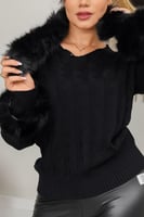 بلوزة نسائية صوف أكمام طويلة بياقه مزين بإضافة ريش