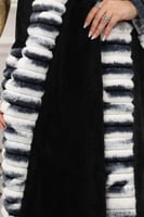 فروة شتوية طويلة أنيقة مبطنة بالفرو من الداخل وعلى...