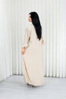 جلابية قماش بطول يصل للكاحل بياقة قصيرة مزينة بالت...