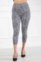 بنطال قطني سكيني بخصر مطاطي وطول لمنتصف الساق مزين...