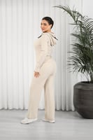 ترنج شتوي بأكمام طويلة وقبعة وسحاب قصير أعلى الصدر