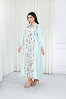 جلابية قماش بطول يصل للكاحل بياقة قصيرة مطرزة بالو...