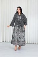 جلابية قماش بطول يصل للكاحل بياقة V وتطريز طاووس م...