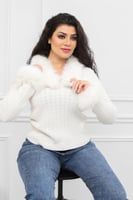 بلوزة نسائية صوف أكمام طويلة بياقه مزين بإضافة ريش