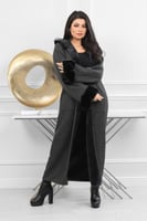 فروة شتوية طويلة مبطنة بالفرو من الداخل مزودة بفرو...