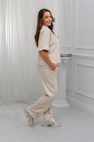 ترنج طبي بنطال مع تيشيرت بتفاصيل بارزة الملمس