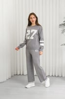 ترنج شتوي بأكمام طويلة وياقة مدورة