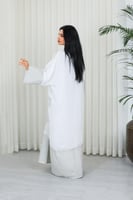 جلابية قماش بطول يصل للكاحل بنهايات أكمام واسعة وي...