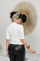 توب نسائي سادة برقبة عالية