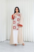 جلابية قماش بطول يصل للكاحل وياقة صغيرة مفتوحة على...