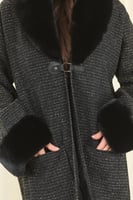 فروة شتوية طويلة مبطنة بالفرو من الداخل ومزودة بيا...