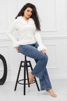 بلوزة صوف أكمام طويلة بياقه مزين بإضافة ريش