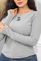 تيشرت نسائية كاجوال بأكمام طويلة وكتابة بأحرف صغير...