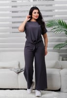 طقم نسائي من قطعتين