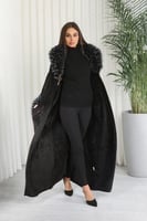 فروة شتوية طويلة مبطنة بالفرو من الداخل ومزودة بيا...