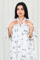 جلابية قماش بطول يصل للكاحل بأكمام واسعة وياقة مزي...