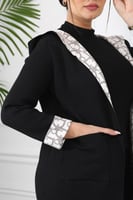 جاكيت شتوي رسمي طويل يصل للركبة مزود بنقشة مميزة ع...