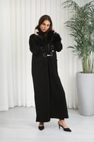 فروة شتوية طويلة مزودة بياقة وأطراف أكمام فرو بأزر...