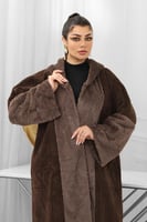 فروة شتوية طويلة مبطنة بالفرو من الداخل موحدة اللو...