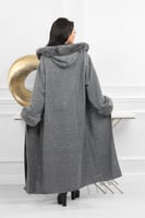 فروة شتوية طويلة مبطنة بالفرو من الداخل مزودة بفرو...