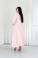 جلابية قماش بطول يصل للكاحل بياقة قصيرة مطرزة بالو...