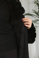 فروة شتوية طويلة مبطنة بالفرو من الداخل بلمعة من ا...