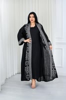 جلابية قماش بطول يصل للكاحل مكونة من قطعة سادة وقط...