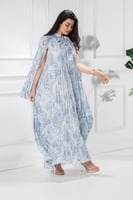 حديثا فستان طويل بكسرات مشجر